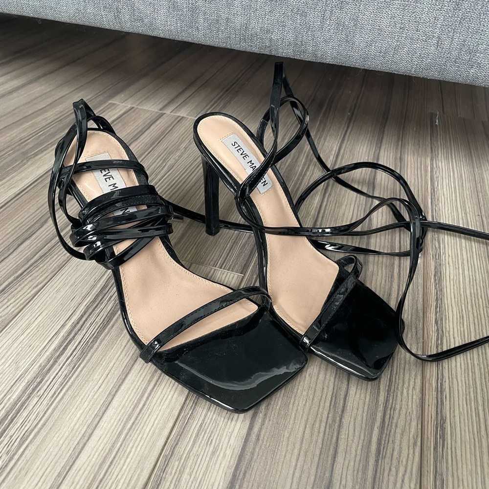 Women’s tie up heels size 37